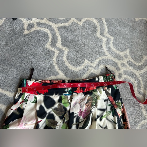 Roberto Cavalli Size 38 Floral Pants - Picture 8 of 8